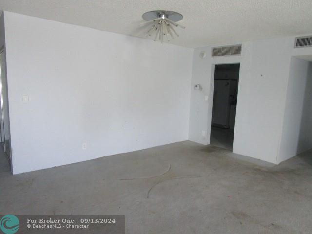 For Sale: $185,000 (2 beds, 2 baths, 1304 Square Feet)