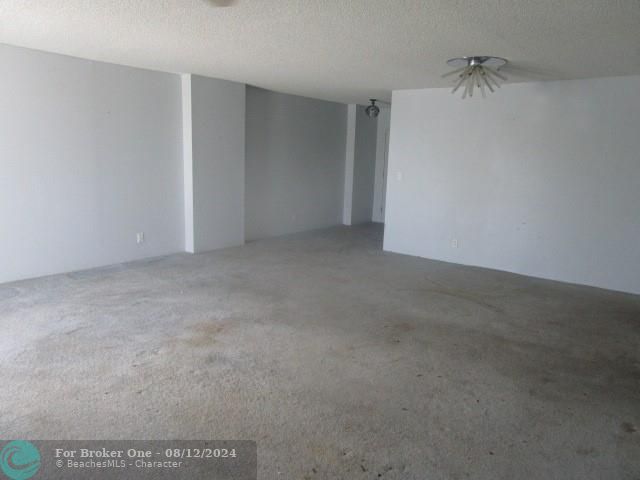 For Sale: $209,700 (2 beds, 2 baths, 1304 Square Feet)