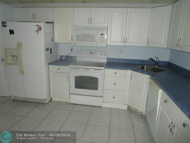 For Sale: $185,000 (2 beds, 2 baths, 1304 Square Feet)