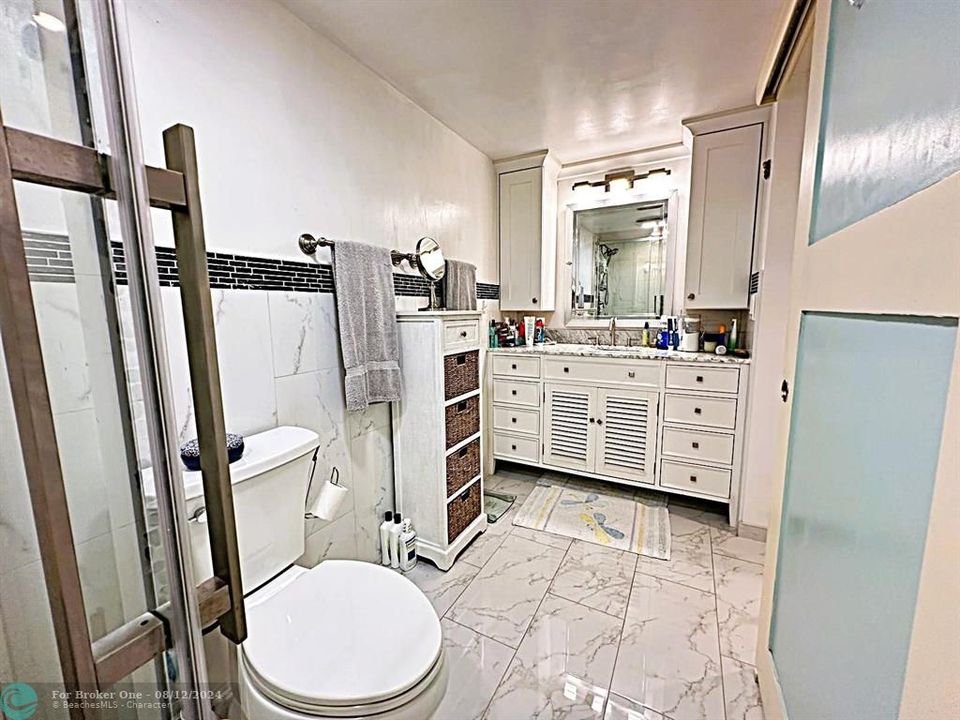 В аренду: $2,200 (1 спален, 1 ванн, 930 Квадратных фут)