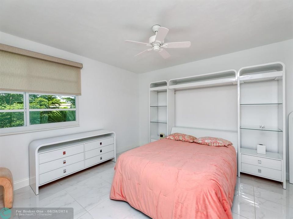 For Sale: $369,000 (2 beds, 2 baths, 1425 Square Feet)