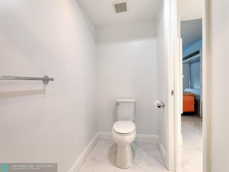 For Sale: $369,000 (2 beds, 2 baths, 1425 Square Feet)