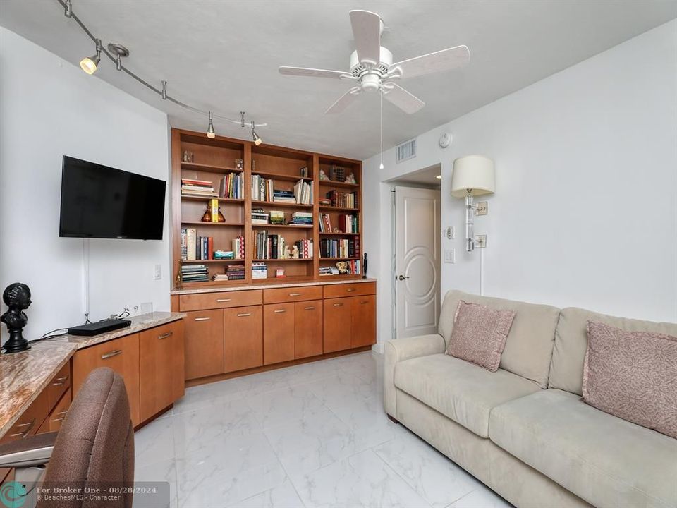 For Sale: $369,000 (2 beds, 2 baths, 1425 Square Feet)