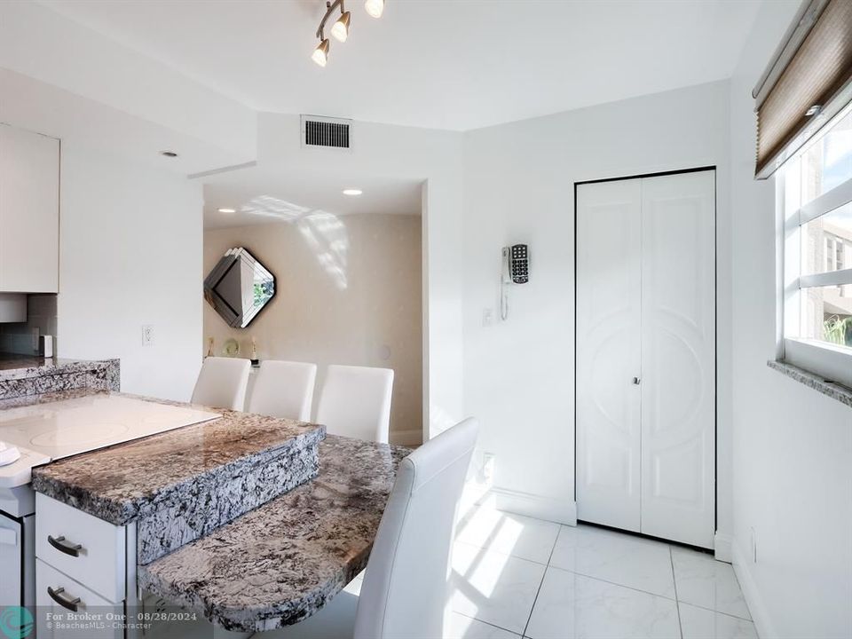 For Sale: $369,000 (2 beds, 2 baths, 1425 Square Feet)