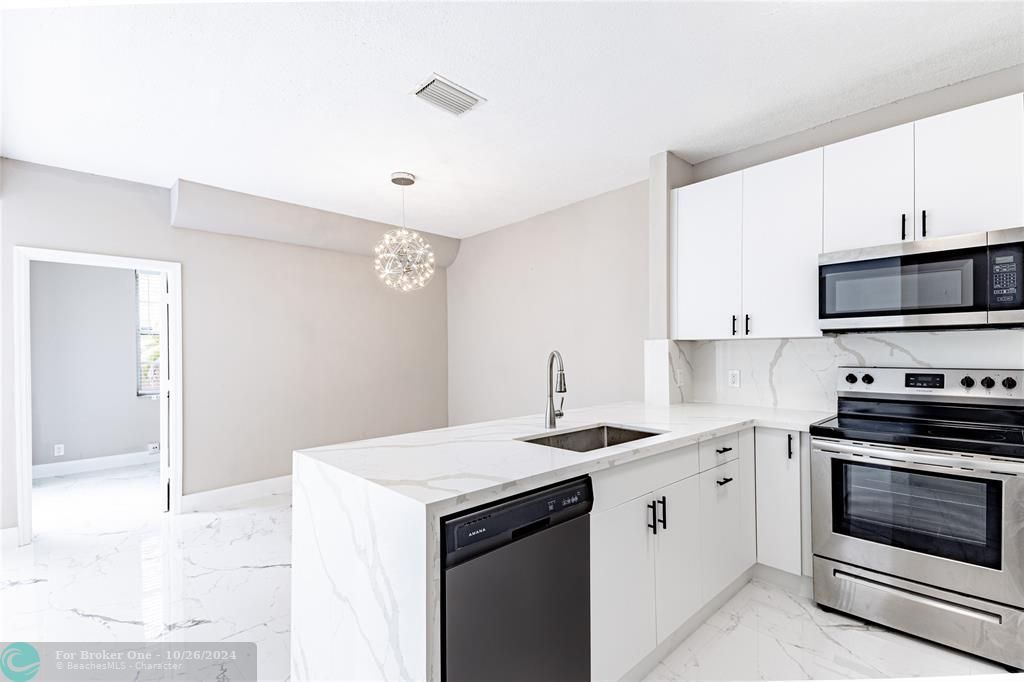 For Sale: $725,000 (4 beds, 2 baths, 1876 Square Feet)