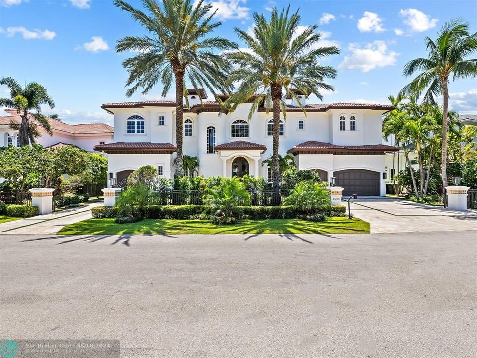 For Sale: $7,950,000 (6 beds, 7 baths, 6823 Square Feet)