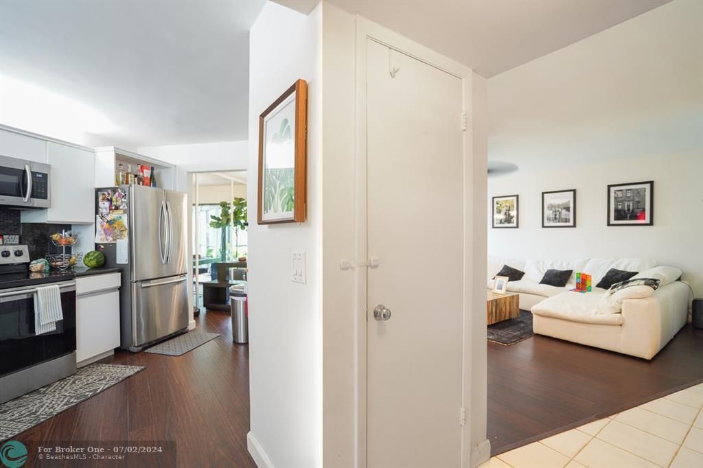 For Sale: $380,000 (2 beds, 2 baths, 1254 Square Feet)