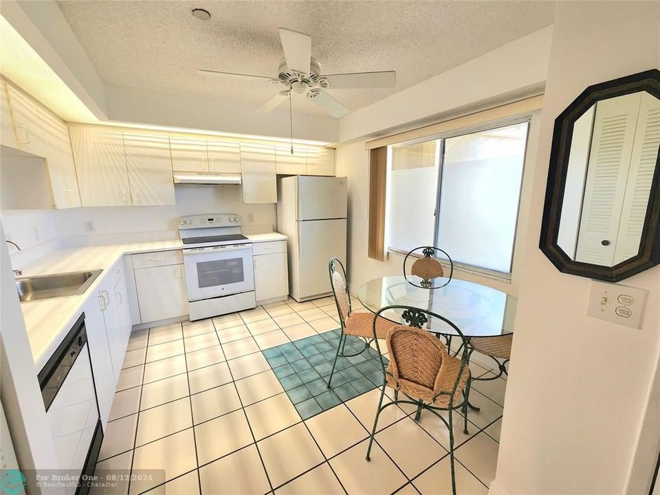 For Sale: $205,000 (1 beds, 1 baths, 1033 Square Feet)