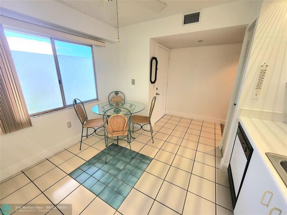 For Sale: $205,000 (1 beds, 1 baths, 1033 Square Feet)