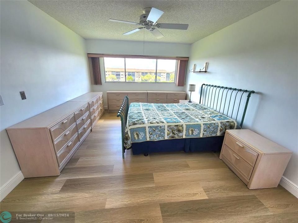 For Sale: $205,000 (1 beds, 1 baths, 1033 Square Feet)