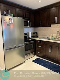 For Sale: $305,000 (1 beds, 1 baths, 620 Square Feet)