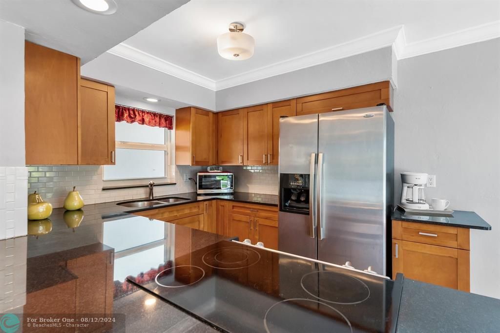 For Sale: $565,000 (2 beds, 1 baths, 1000 Square Feet)