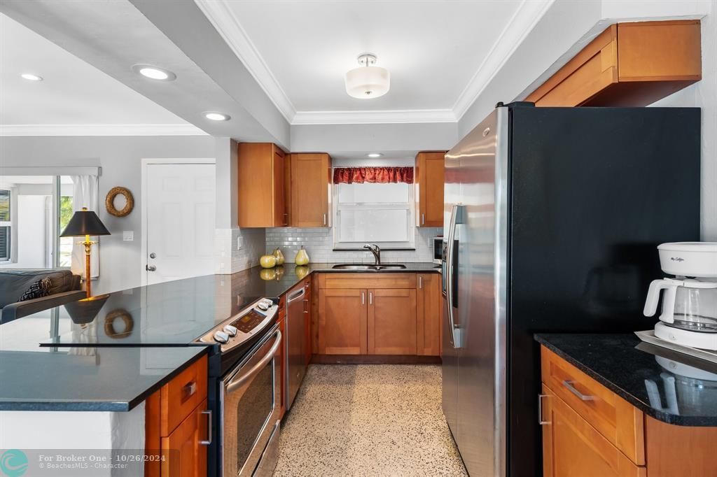 For Sale: $565,000 (2 beds, 1 baths, 1000 Square Feet)