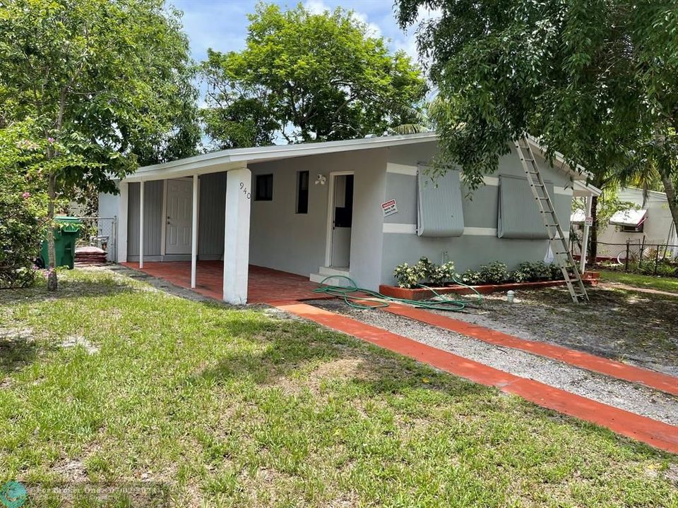 For Sale: $369,900 (3 beds, 1 baths, 760 Square Feet)
