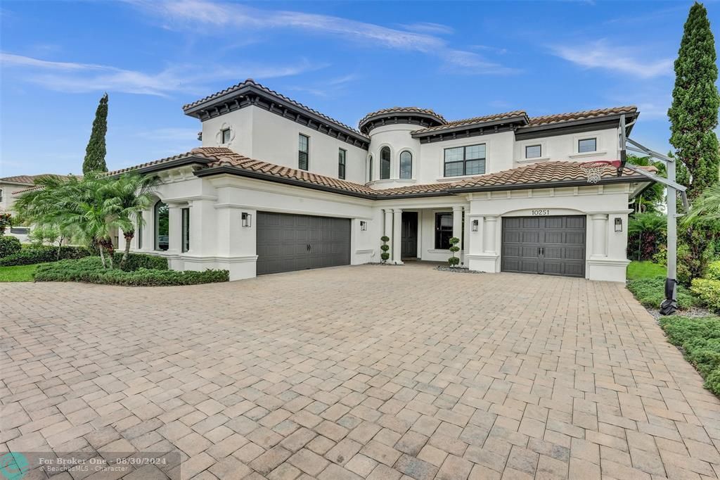 For Sale: $2,195,000 (5 beds, 5 baths, 4221 Square Feet)