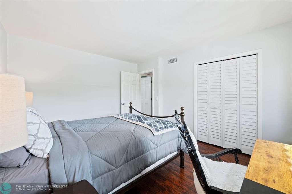 For Sale: $359,000 (2 beds, 2 baths, 1225 Square Feet)