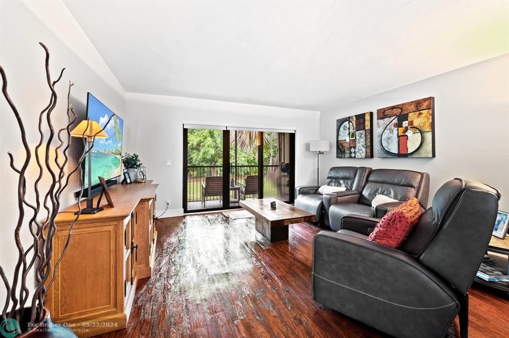 For Sale: $359,000 (2 beds, 2 baths, 1225 Square Feet)