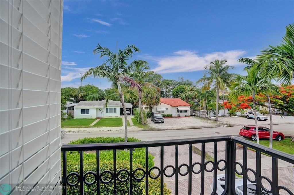 For Sale: $1,250,000 (3 beds, 3 baths, 2456 Square Feet)