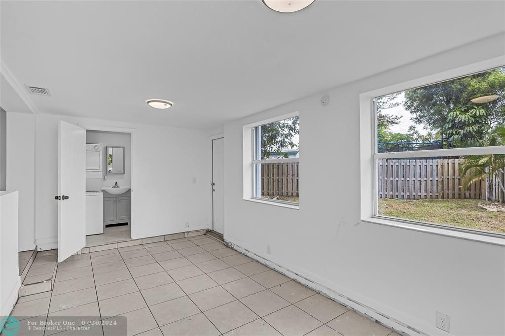For Sale: $435,000 (3 beds, 2 baths, 968 Square Feet)