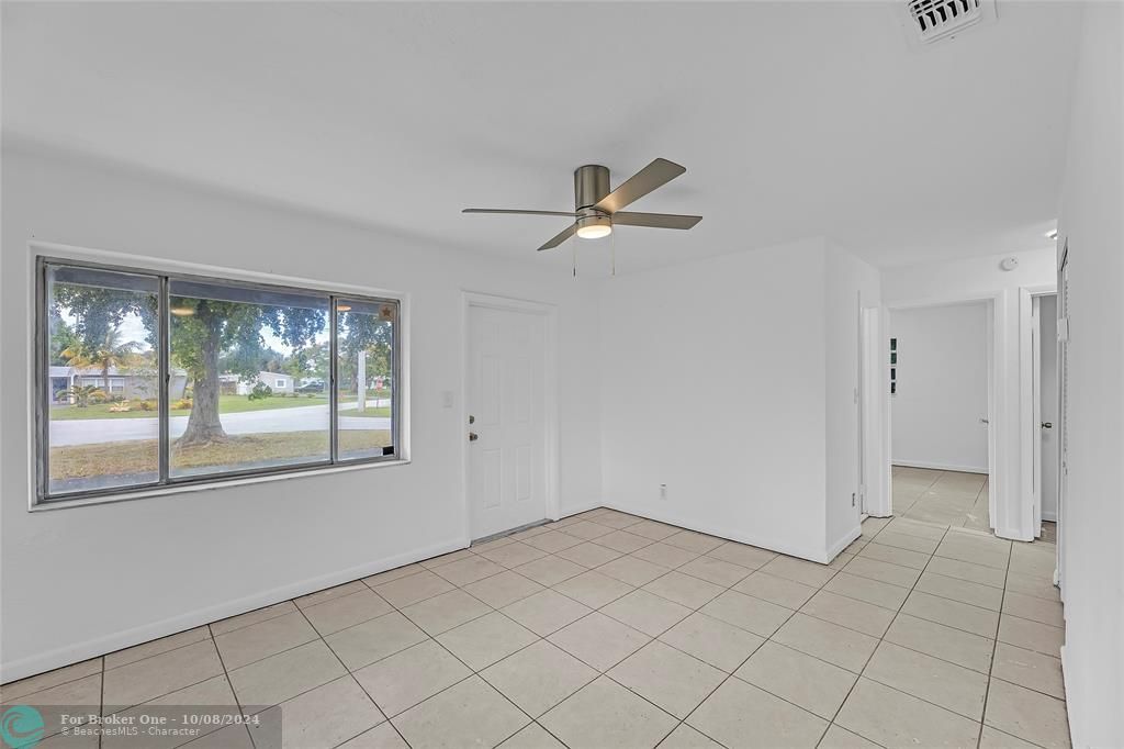 For Sale: $435,000 (3 beds, 2 baths, 968 Square Feet)