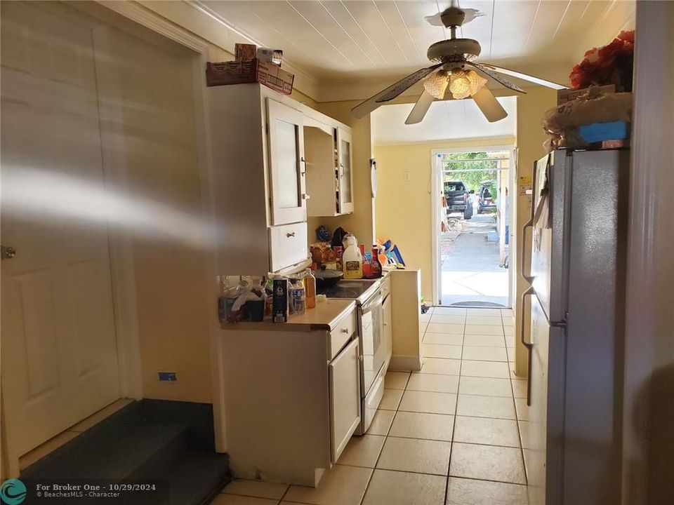 For Sale: $359,500 (4 beds, 1 baths, 862 Square Feet)