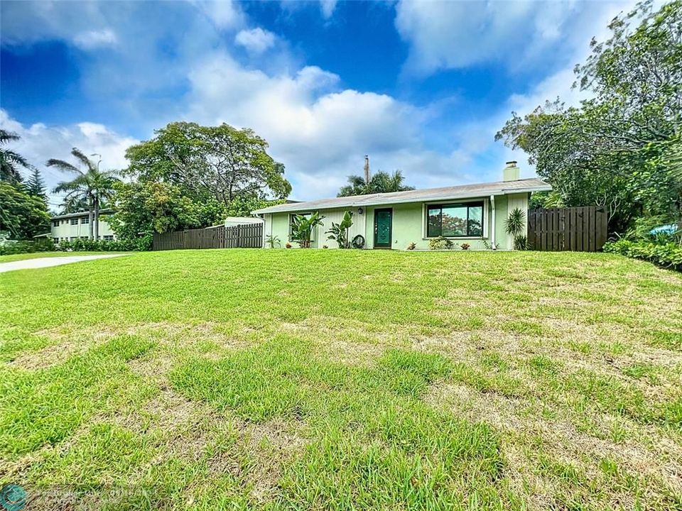 For Sale: $799,900 (3 beds, 2 baths, 1733 Square Feet)