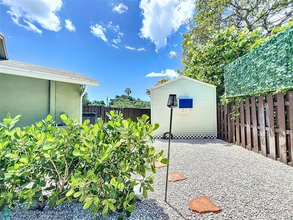 For Sale: $799,900 (3 beds, 2 baths, 1733 Square Feet)