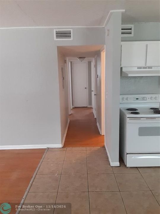 For Sale: $1,300 (3 beds, 1 baths, 1050 Square Feet)