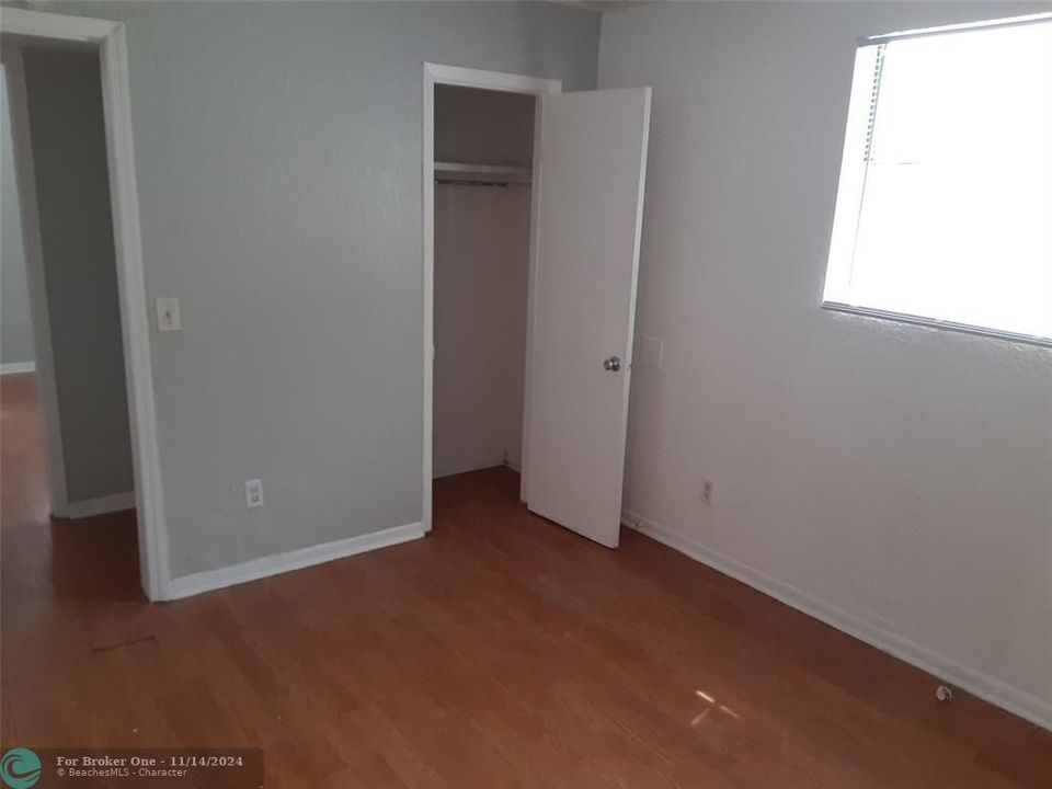 For Sale: $1,300 (3 beds, 1 baths, 1050 Square Feet)