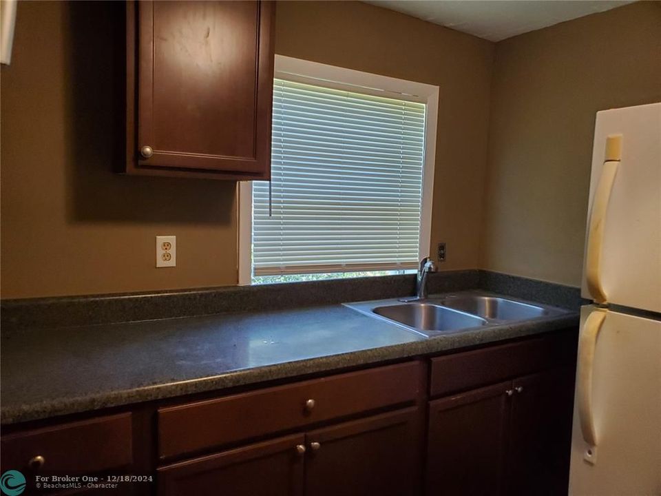 For Sale: $1,175 (2 beds, 1 baths, 0 Square Feet)