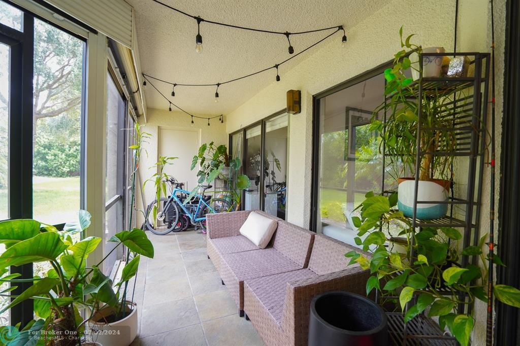 Active With Contract: $2,800 (2 beds, 2 baths, 1254 Square Feet)