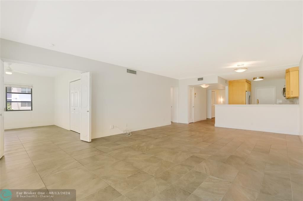 For Sale: $322,400 (3 beds, 2 baths, 1400 Square Feet)