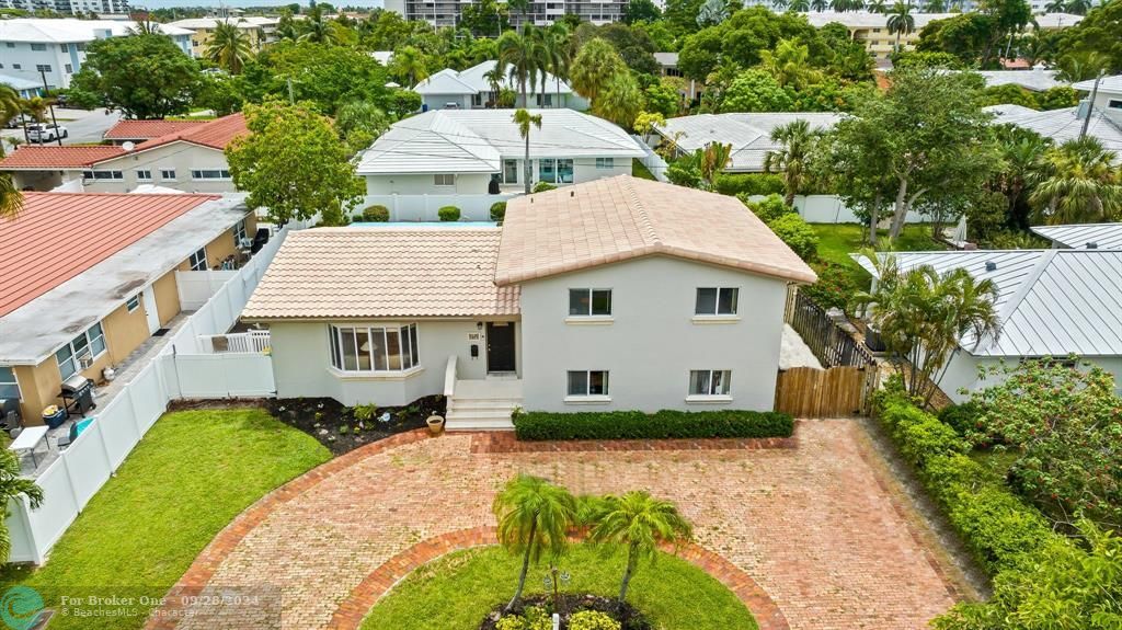 En Venta: $1,575,000 (4 camas, 3 baños, 2240 Pies cuadrados)