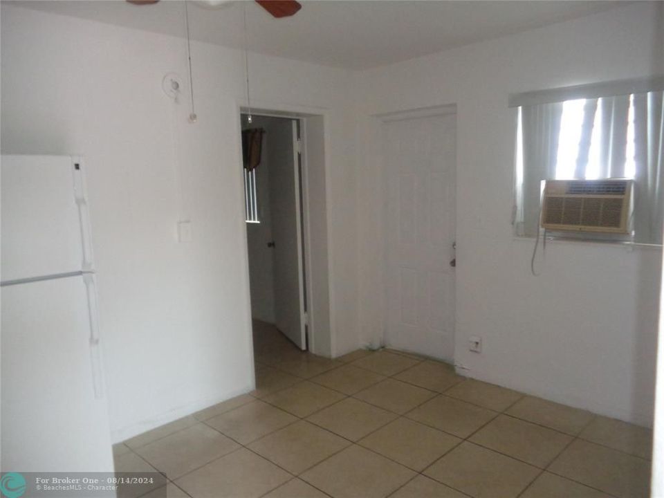 Active With Contract: $1,500 (1 beds, 1 baths, 1056 Square Feet)