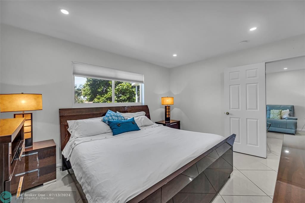 For Sale: $339,000 (2 beds, 2 baths, 950 Square Feet)