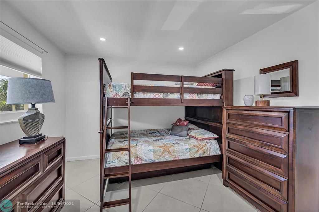 En Venta: $339,000 (2 camas, 2 baños, 950 Pies cuadrados)