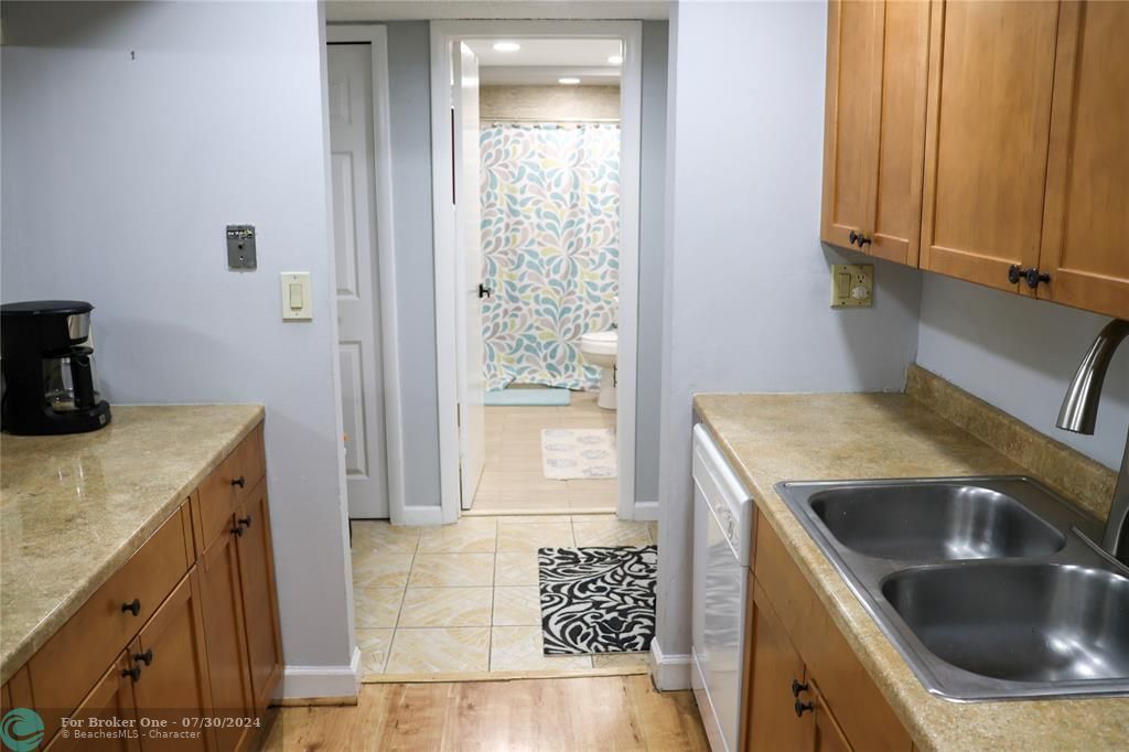 For Sale: $340,000 (2 beds, 2 baths, 1090 Square Feet)