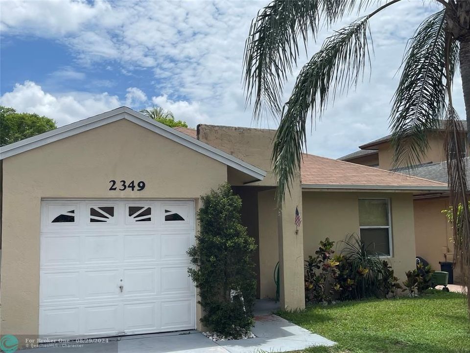 For Sale: $500,000 (3 beds, 2 baths, 1458 Square Feet)