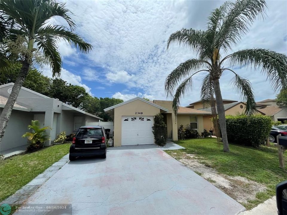 Active With Contract: $450,000 (3 beds, 2 baths, 1458 Square Feet)