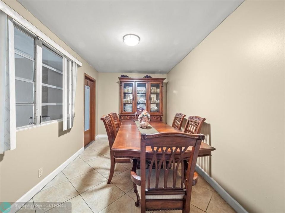 For Sale: $550,000 (4 beds, 3 baths, 1633 Square Feet)