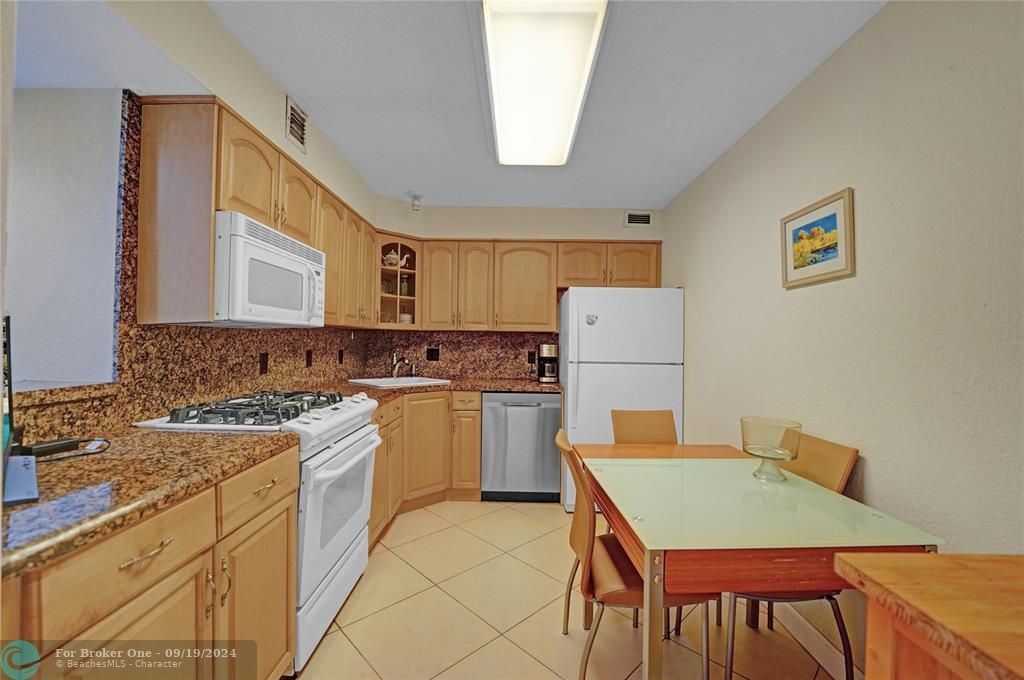 For Sale: $440,000 (2 beds, 2 baths, 1248 Square Feet)