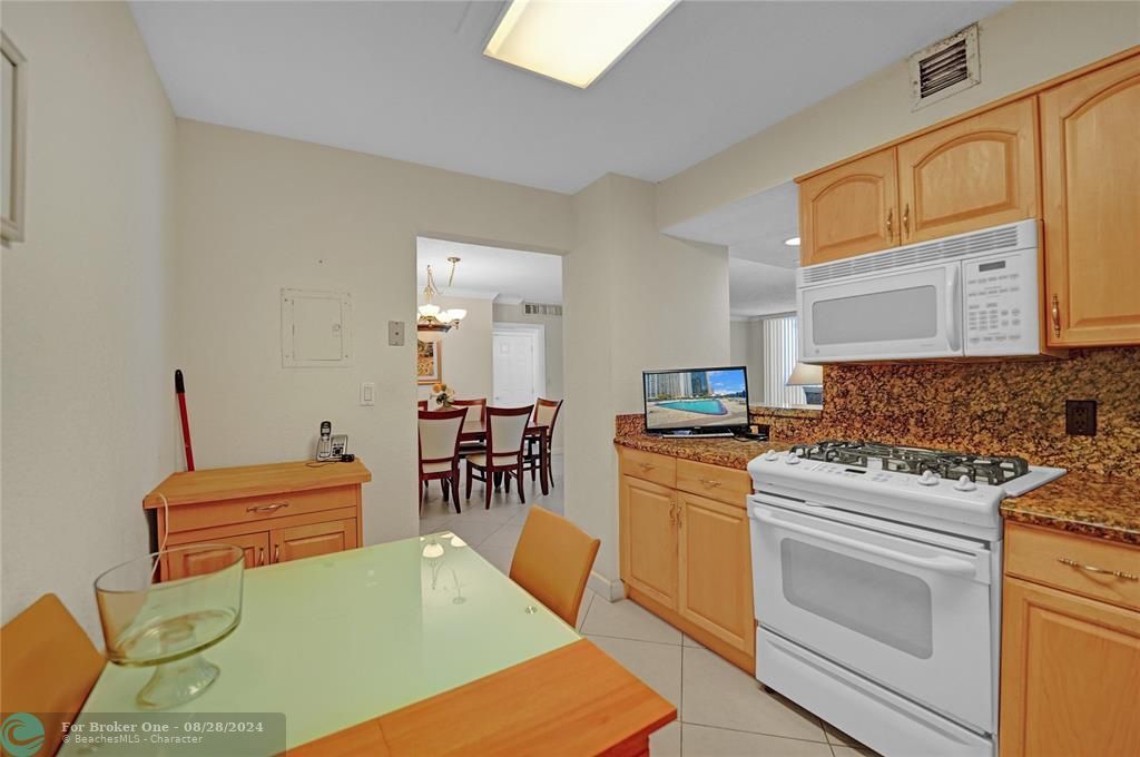 For Sale: $440,000 (2 beds, 2 baths, 1248 Square Feet)