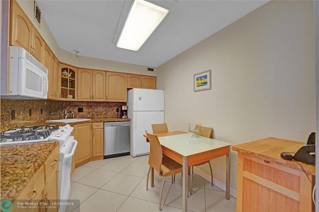 For Sale: $440,000 (2 beds, 2 baths, 1248 Square Feet)