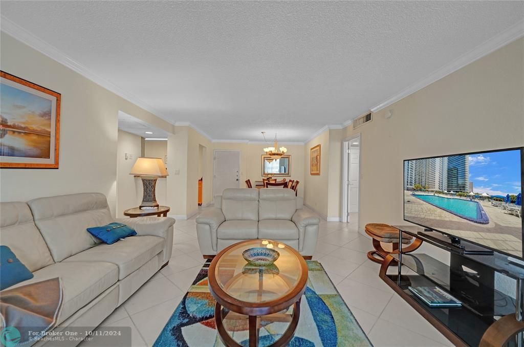 For Sale: $440,000 (2 beds, 2 baths, 1248 Square Feet)