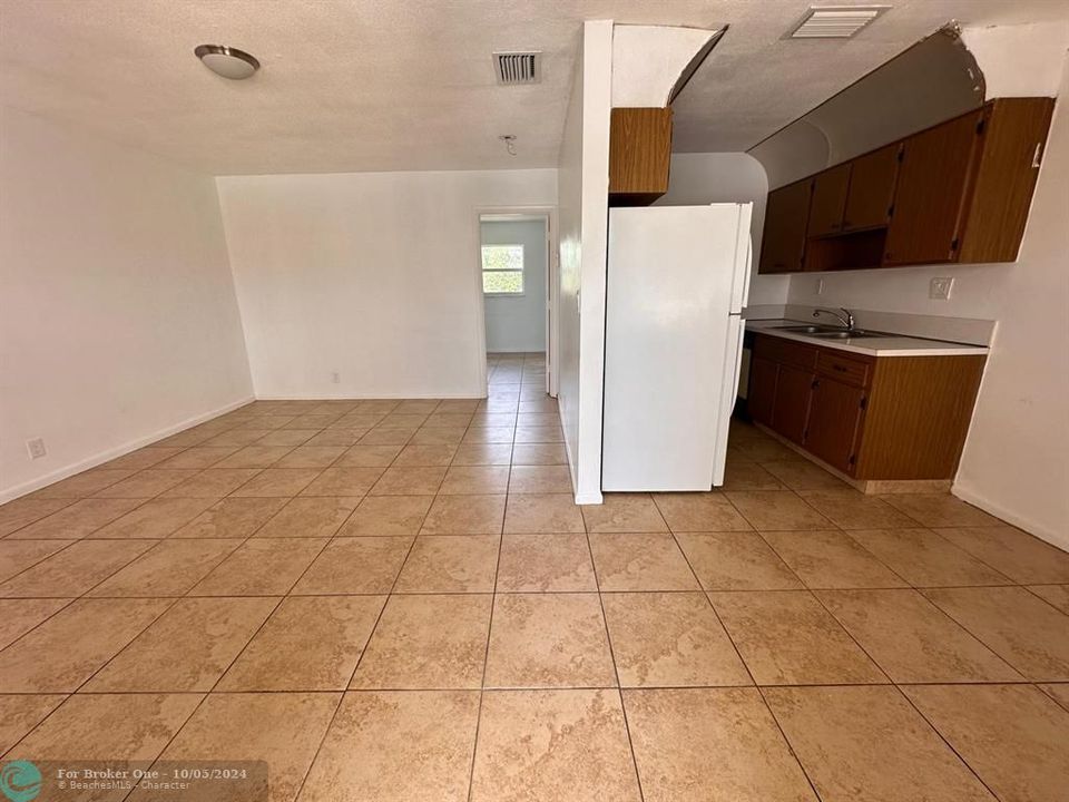 For Rent: $1,595 (1 beds, 1 baths, 900 Square Feet)