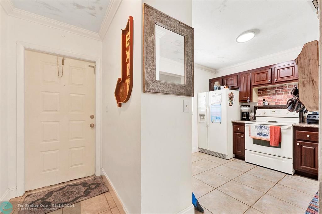 For Sale: $245,000 (2 beds, 2 baths, 1100 Square Feet)