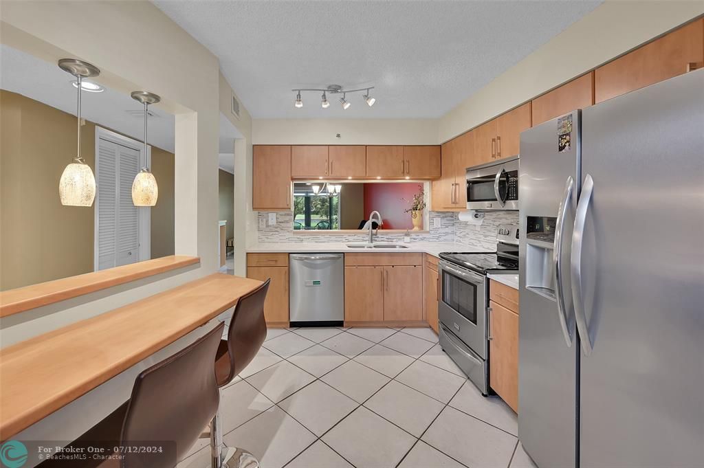 For Sale: $289,000 (2 beds, 2 baths, 1399 Square Feet)