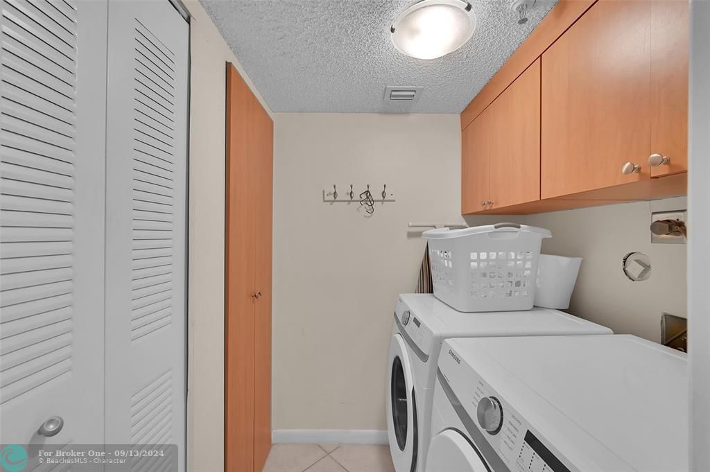 For Sale: $289,000 (2 beds, 2 baths, 1399 Square Feet)