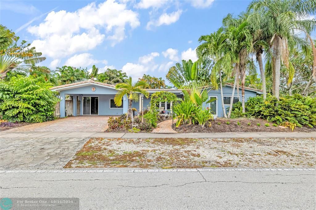 For Sale: $949,000 (3 beds, 3 baths, 1716 Square Feet)