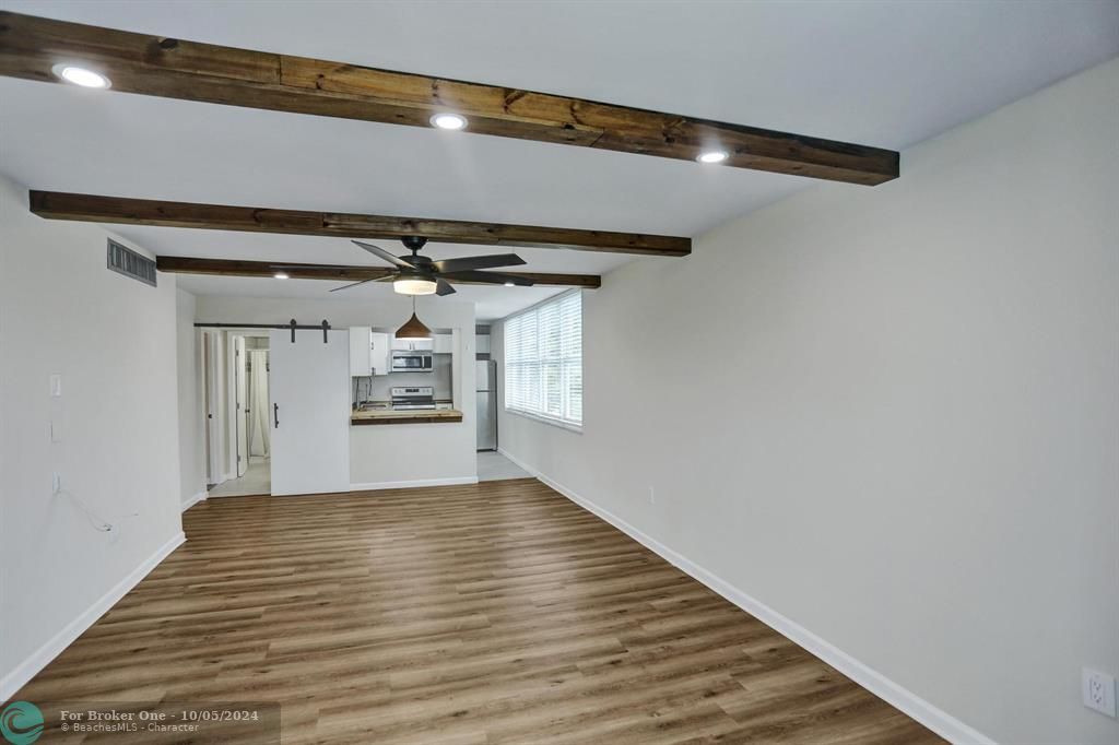 Active With Contract: $249,900 (2 beds, 2 baths, 1000 Square Feet)